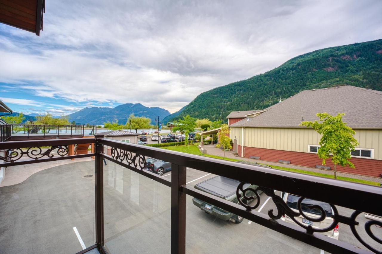 Harrison Grand Motel Harrison Hot Springs Dış mekan fotoğraf